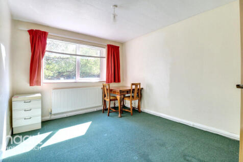 Chaplaincy Gardens, Hornchurch 2 bed apartment for sale
