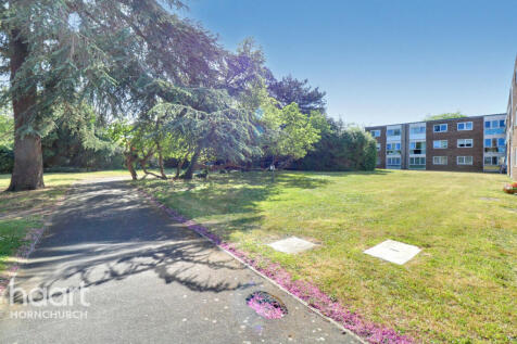 Chaplaincy Gardens, Hornchurch 2 bed apartment for sale