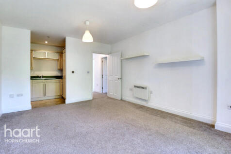 Stafford Avenue, HORNCHURCH 2 bed flat for sale