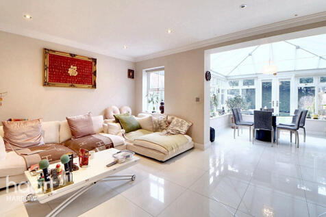 5 bedroom semi-detached house for sale