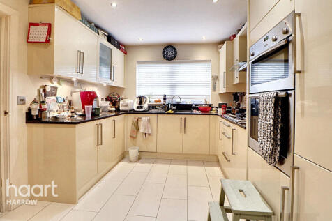 5 bedroom semi-detached house for sale
