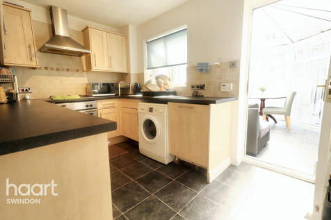 Syon Close, Swindon 3 bed terraced house for sale