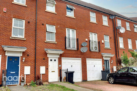 4 bedroom terraced house for sale