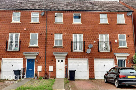 4 bedroom terraced house for sale