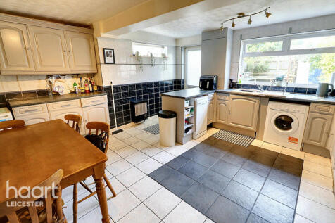 Twickenham Road, Leicester 3 bed terraced house for sale