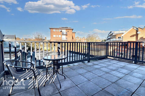 High Road Leytonstone, London 2 bed flat for sale