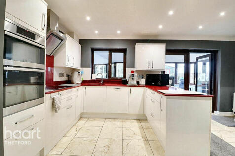 Paynes Lane, Feltwell 5 bed detached bungalow for sale
