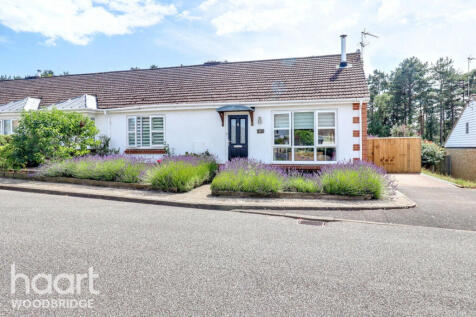 3 bedroom semi-detached bungalow for sale