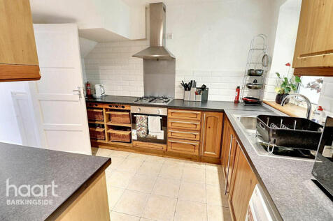 Wensleydale Avenue, Clayhall 4 bed semi