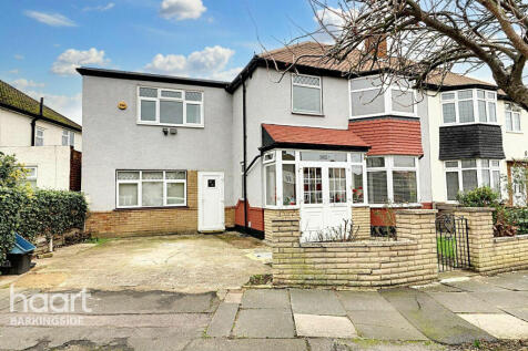 Wensleydale Avenue, Clayhall 4 bed semi