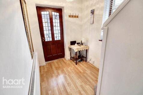 Wensleydale Avenue, Clayhall 4 bed semi