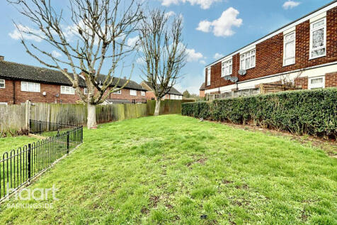 Lowe Close, Chigwell 1 bed flat for sale