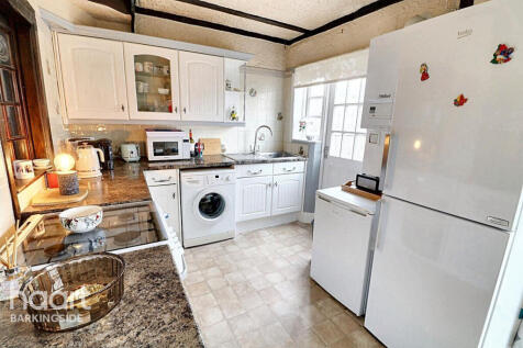 Yoxley Drive, Newbury Park 3 bed terraced house for sale