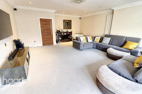 Eastern Avenue, Newbury Park 3 bed terraced house for sale