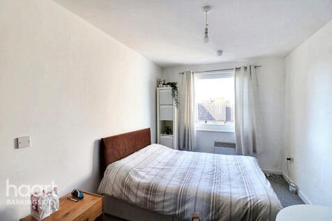 Royal Crescent, Newbury Park 1 bed apartment for sale