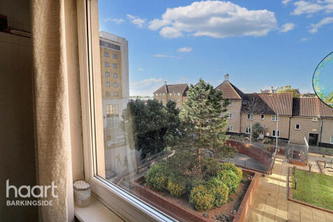 Royal Crescent, Newbury Park 1 bed apartment for sale