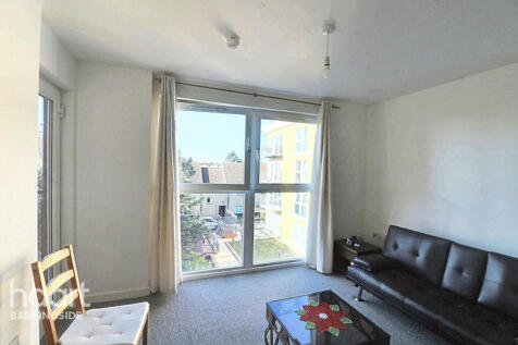 Royal Crescent, Newbury Park 1 bed apartment for sale