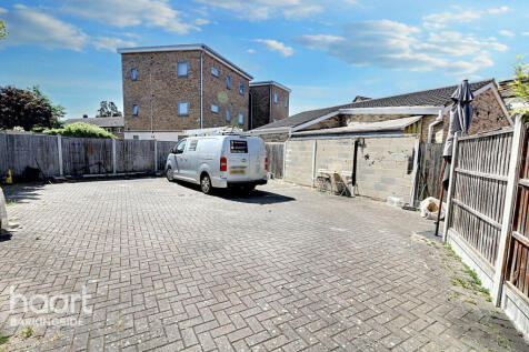 Youngs Road, Newbury Park 3 bed end of terrace house for sale