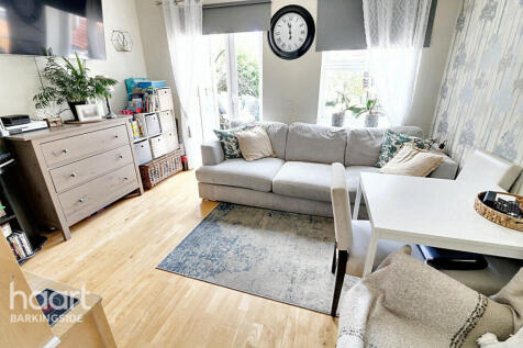 Youngs Road, Newbury Park 3 bed end of terrace house for sale