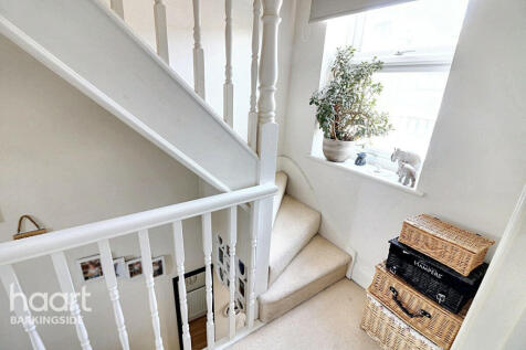 Youngs Road, Newbury Park 3 bed end of terrace house for sale