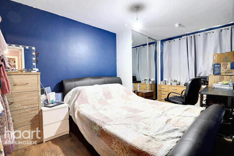 Royal Crescent, Newbury Park 2 bed apartment for sale