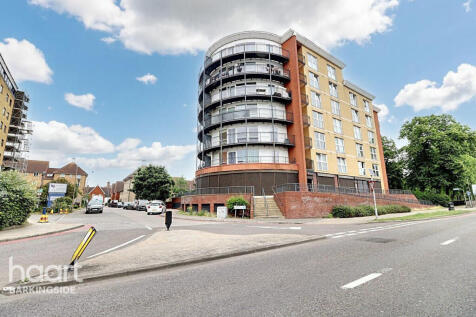 Royal Crescent, Newbury Park 2 bed apartment for sale