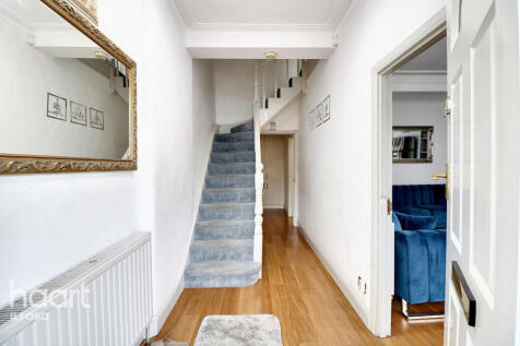 4 bedroom end of terrace house for sale