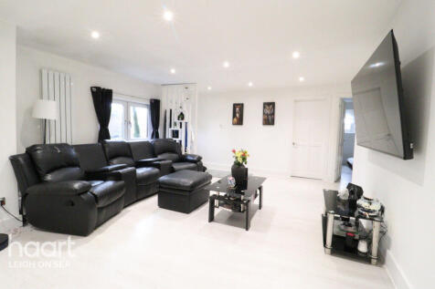 2 bedroom maisonette for sale