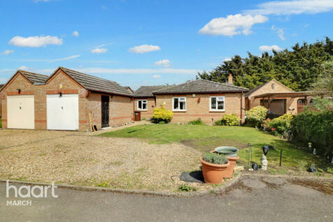 4 bedroom detached bungalow for sale