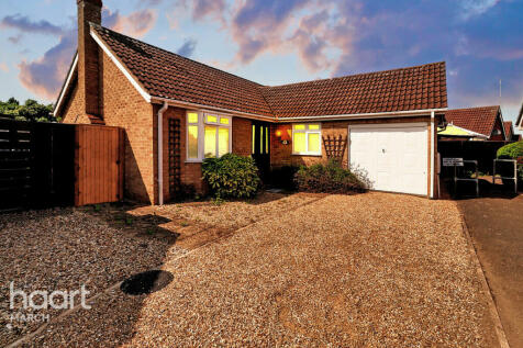 2 bedroom detached bungalow for sale