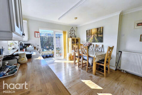2 bedroom detached bungalow for sale