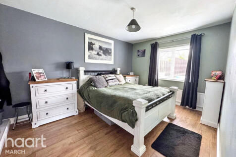 2 bedroom semi-detached bungalow for sale