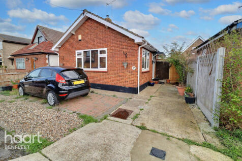 1 bedroom detached bungalow for sale