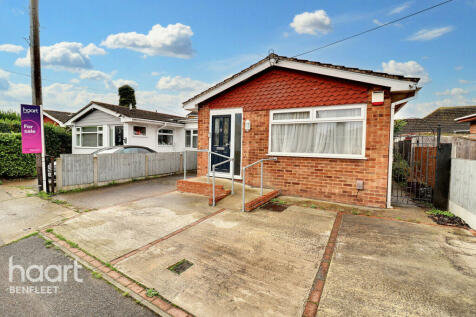 2 bedroom detached bungalow for sale