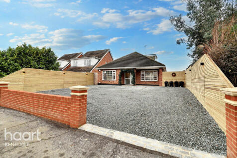 3 bedroom detached bungalow for sale