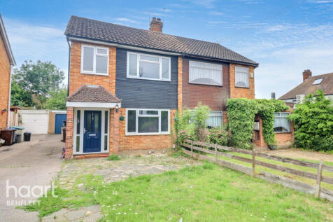 3 bedroom semi-detached house for sale