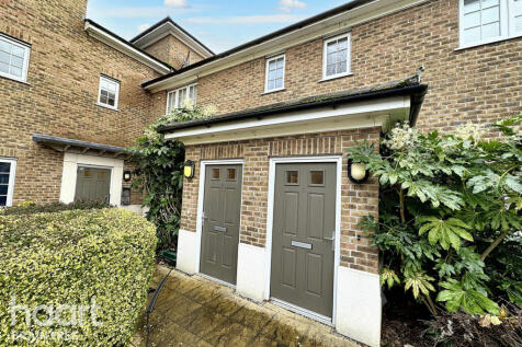 Porters Field, Braintree 2 bed apartment for sale