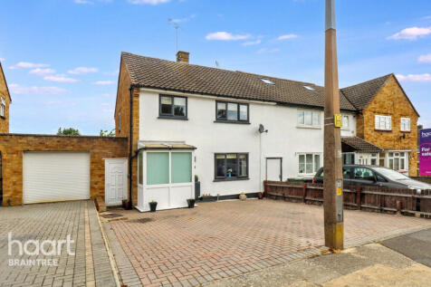 3 bedroom semi-detached house for sale