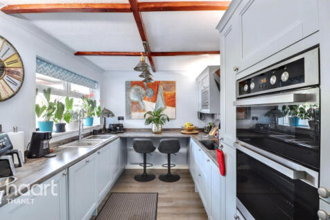 Yardhurst Gardens, Margate 2 bed detached bungalow for sale