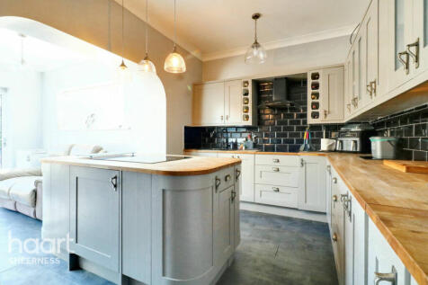 Minster Road, Sheerness 5 bed detached house for sale