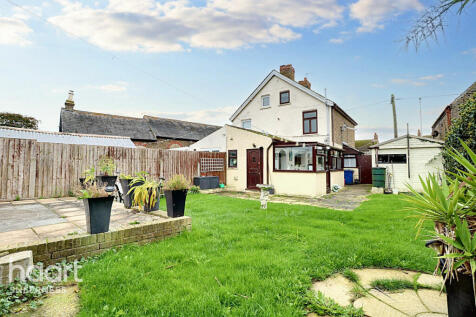 3 bedroom semi-detached house for sale