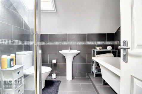 Scarborough Drive, Minster on sea 4 bed detached house for sale