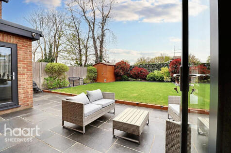 4 bedroom semi-detached house for sale