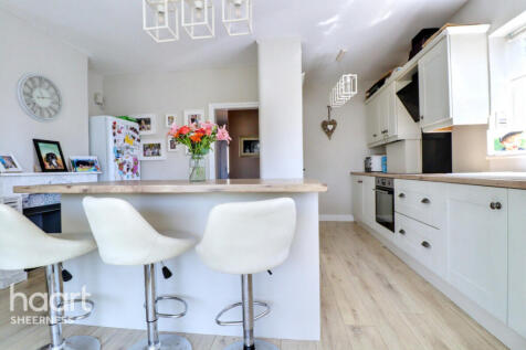 Marine Parade, Sheerness 3 bed detached bungalow for sale