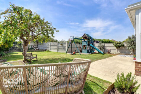 Marine Parade, Sheerness 3 bed detached bungalow for sale