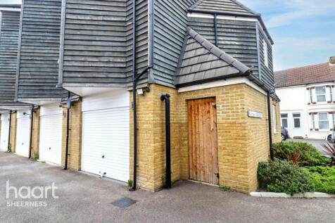 Wellesley Road, Sheerness 2 bed end of terrace house for sale
