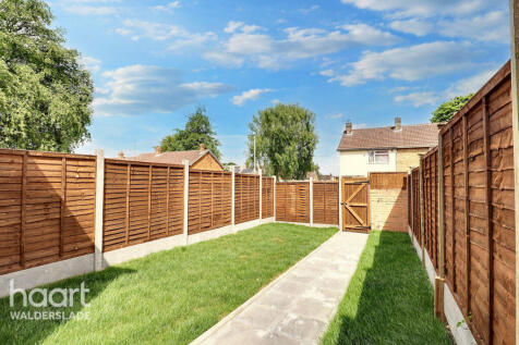 Mayweed Avenue, Chatham 2 bed end of terrace house for sale