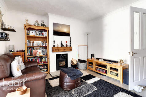 Honeysuckle Close, Chatham 2 bed terraced house for sale