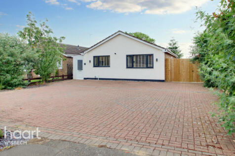 3 bedroom detached bungalow for sale