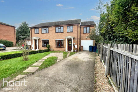 4 bedroom semi-detached house for sale